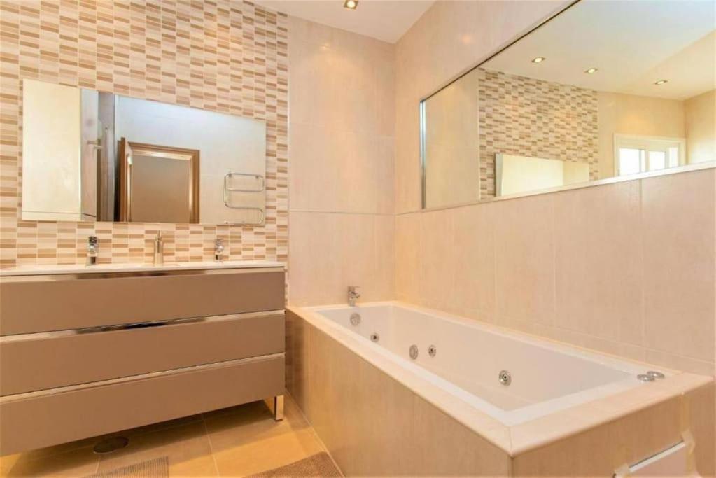 Summer Offers! Fabulous Luxury Villa Near The Beach Sleeps 8 Benalmádena Exterior foto